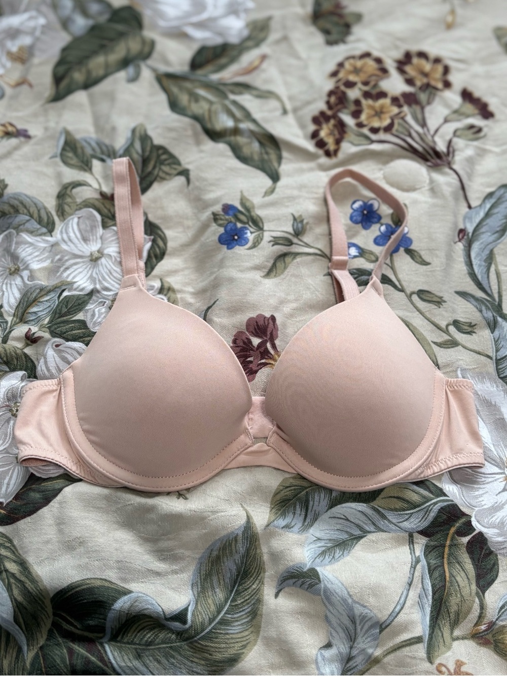 🎁PINK Victoria's Secret Light Blush Molded T-Shirt Bra